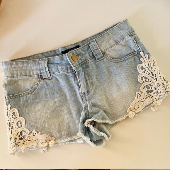 3/$20 FOREVER 21 Blue White Wash Lace Cut Off Denim Jean Mini Frayed Shorts 24 - Picture 1 of 6